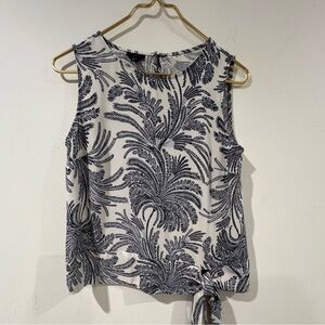 Talbots Sleeveless Tied Hem Round Neck Blouse Top
White navy Floral 2